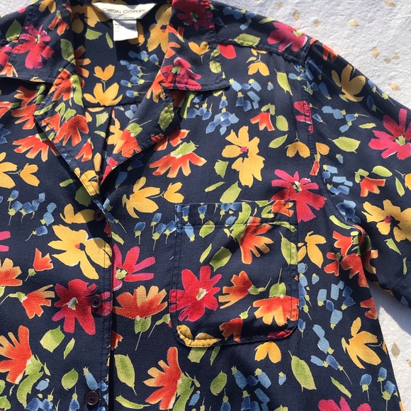 Women’s Short Sleeve Button Down Floral Top - Picture 12 of 16